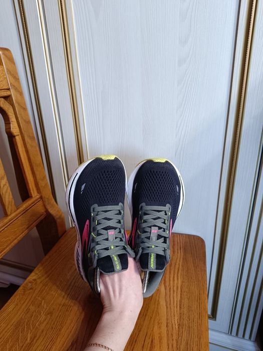 Brooks Adrenaline Gts 23 Wide Fit кросівки Vietnam  оригінал
