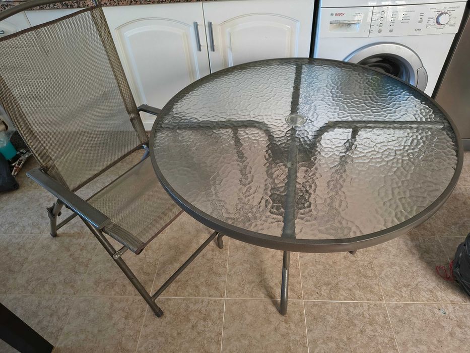 Mesa de Jardim em vidro temperado com 4 cadeiras incluidas