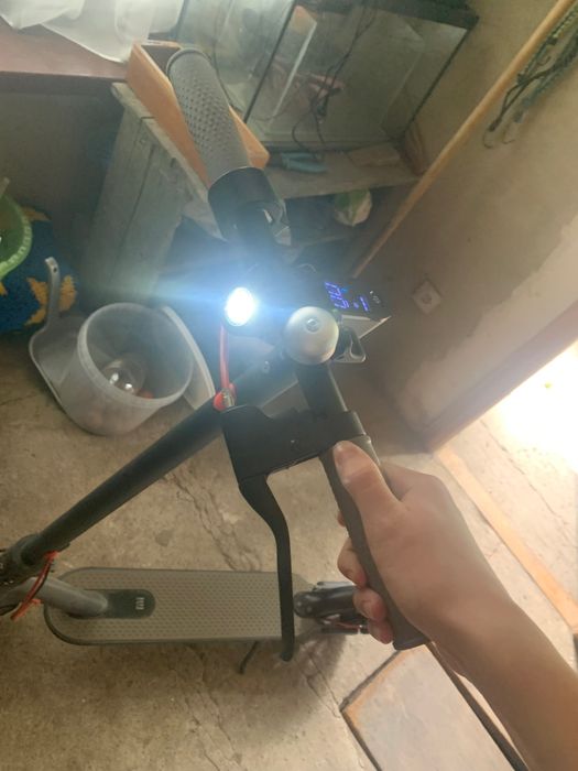 Самокат Mi Electric Scooter Pro