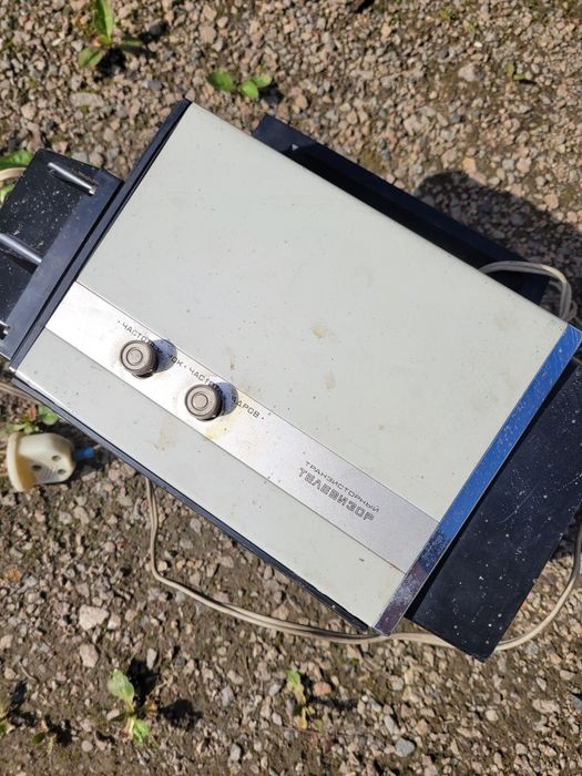 Analogowy przenośny rosyjski telewizor Electronica VL-100, Электроника