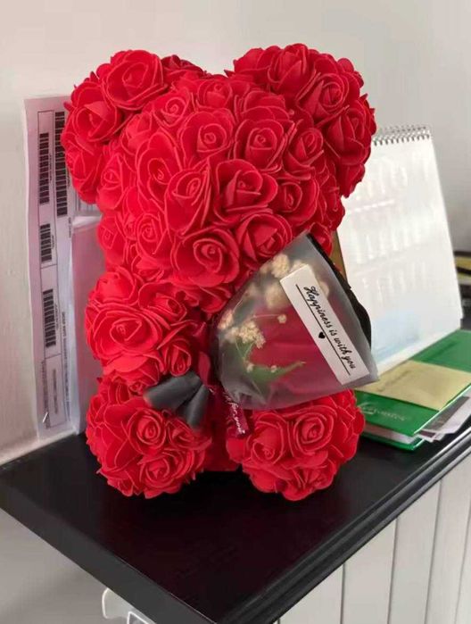 Декоративний ведмедик з троянд 22 см, білий або червоний