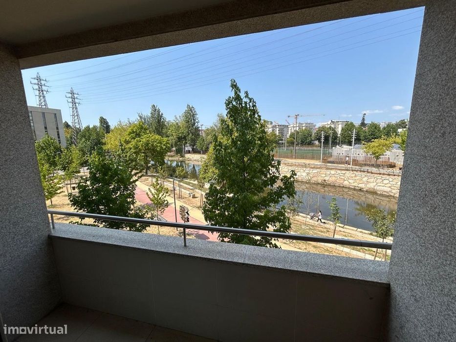 Apartamento T3, com áreas amplas e garagem, em Braga — Nogueiró E Tenões, Braga