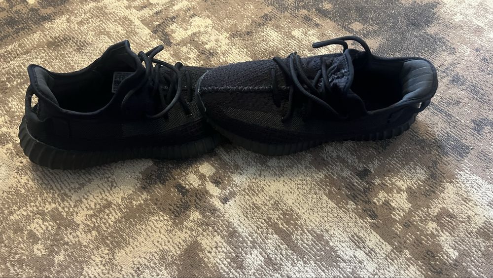 Yeezy Boost 350 V2 “Onyx” 42 | Jak nowe