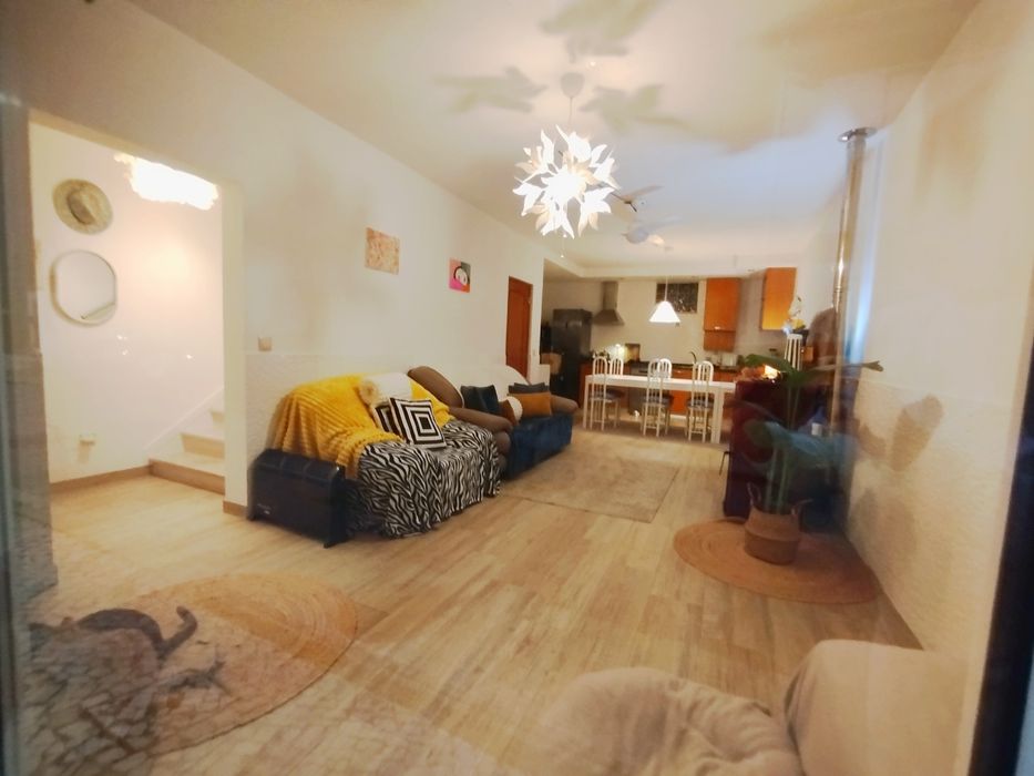 Moradia T2 Renovada em zona tranquila. Ideal para morar o ano inteiro–