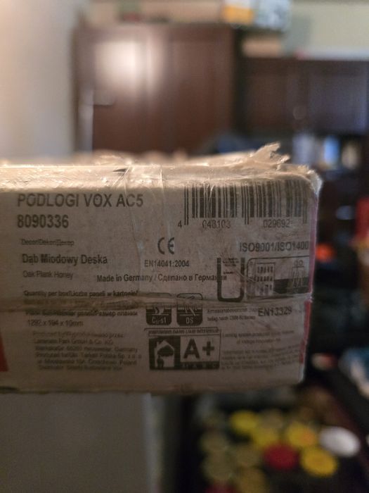 Panele Vox dąb miodowy Nowe Folia 2 opakowania ok 5m2.