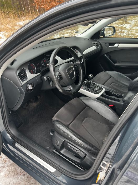 Samochód osobowy Audi A4B8