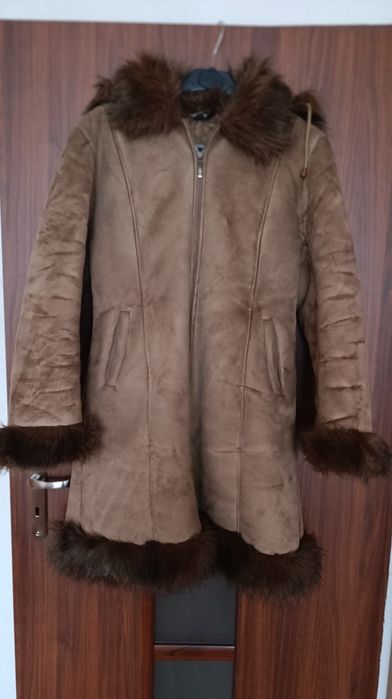 Kożuch damski  z kapturem