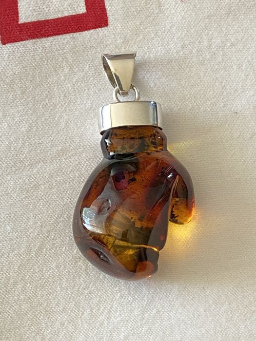 Bursztyn baltycki , rękawica bokserska