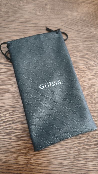 Pokrowiec na okulary GUESS / Etui na okulary GUESS