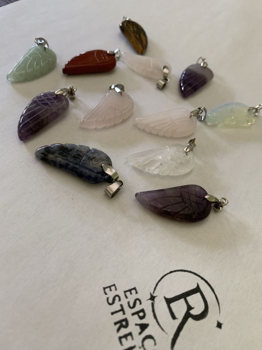 Pingente de cistal em forma de asa de anjo