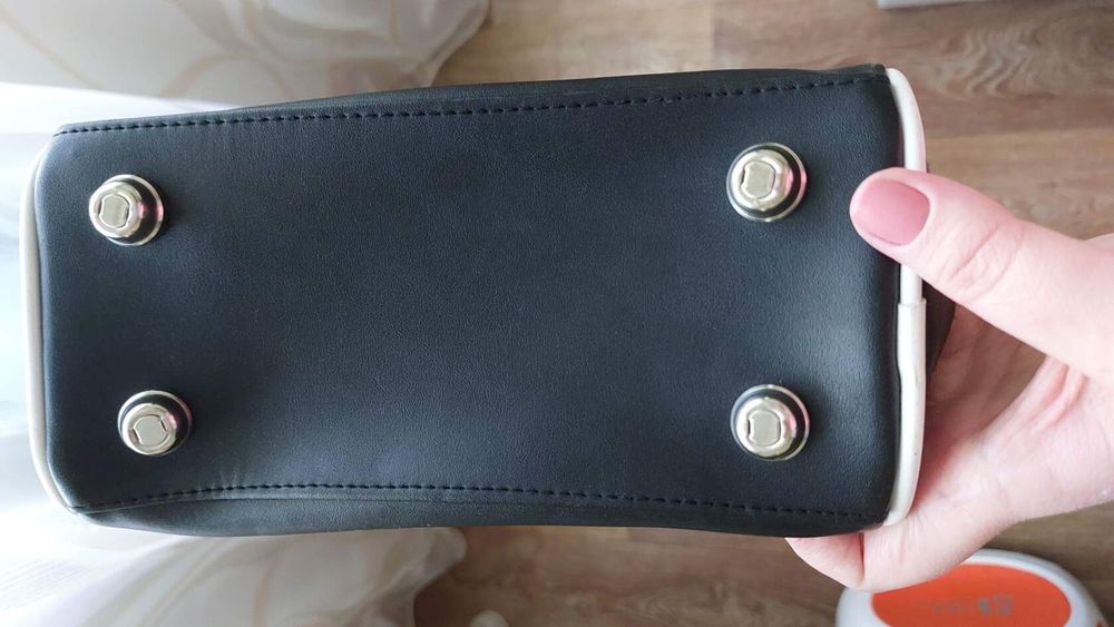 Сумочка от warehouse