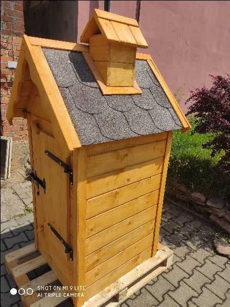 Wędzarnia ogrodowa drewniana.