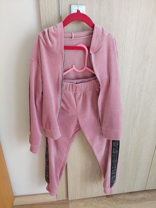 Dres dziewczęcy welurowy rozm. 122