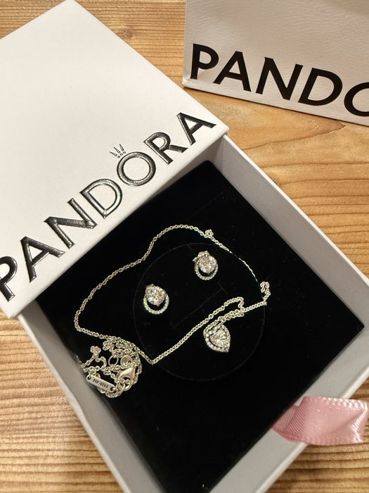 Набір срібних прикрас Pandora - Сережки та підвіска