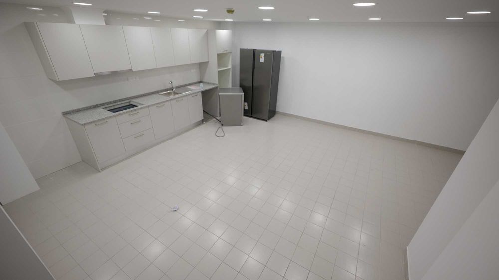 Quarto com varanda e wc privado - casa nova renovada