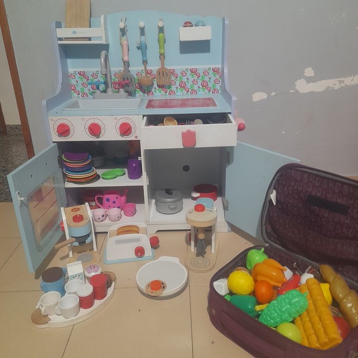 Vendo cozinha de criança com acessórios