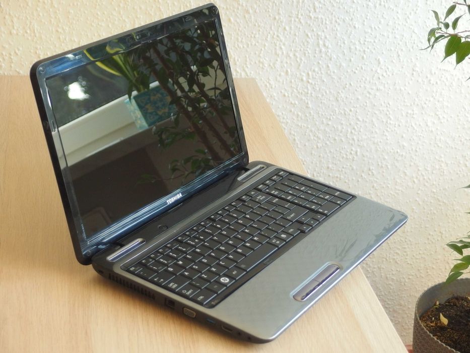 15,6" TOSHIBA L755 intel i5 2,5GHz 8GB RAM 120GB SSD GT-520M ноутбук
