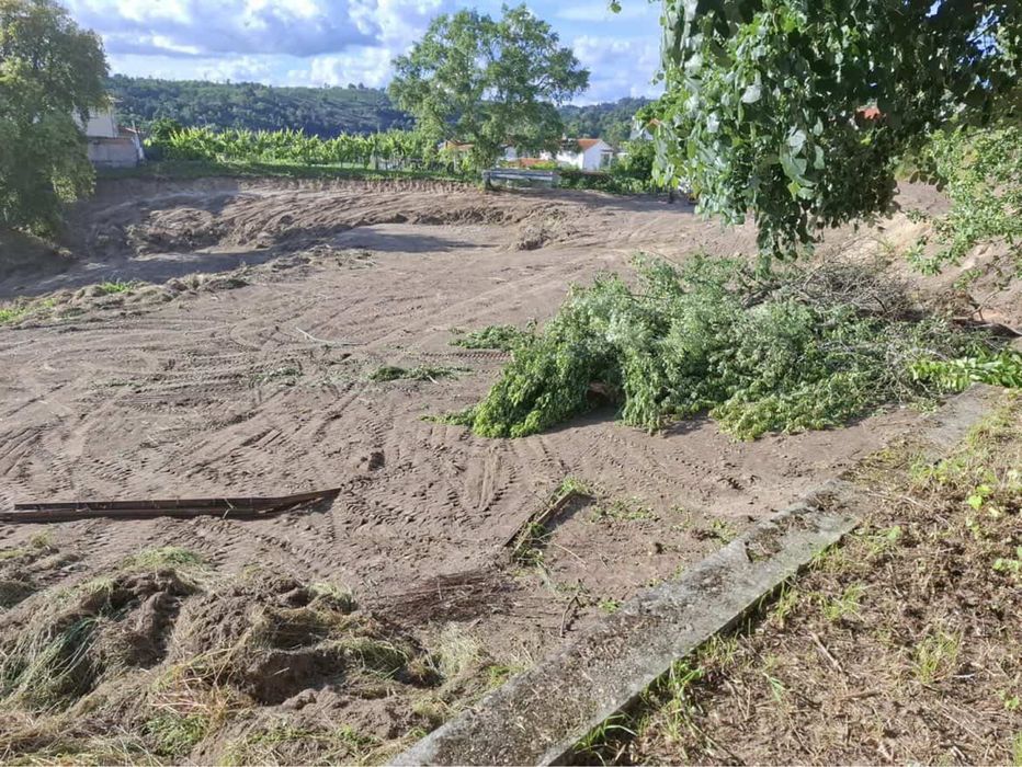 Terreno 4100m2 com possibilidade de construção.