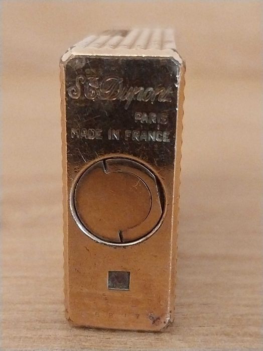 Isqueiro Dupont (em ouro)