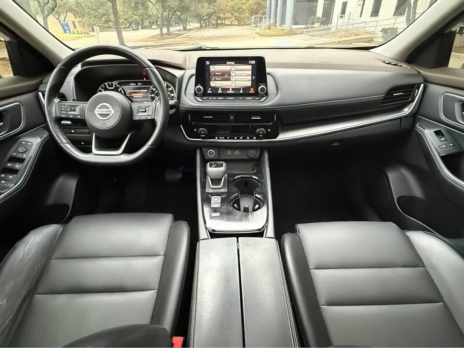 Nissan Rogue      2021