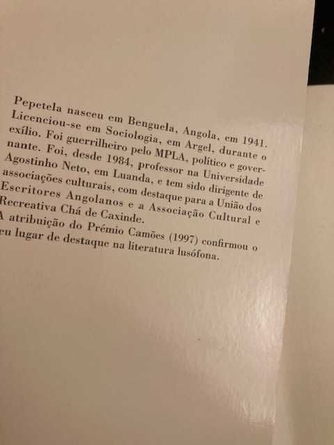 Livro "Parábola do Cágado Velho" de Pepetela