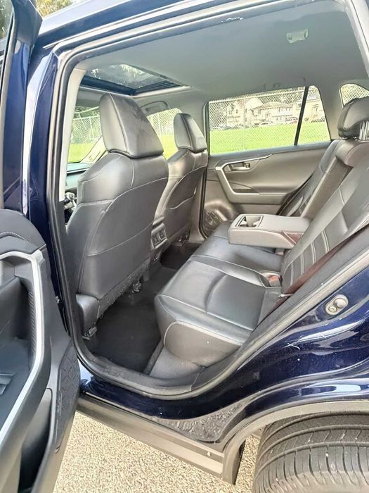 Toyota RAV4 Limited      2019