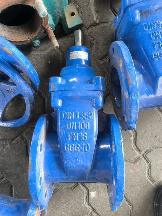 Zasuwa DIN3352 DN100 i zawór zwrotny DN100