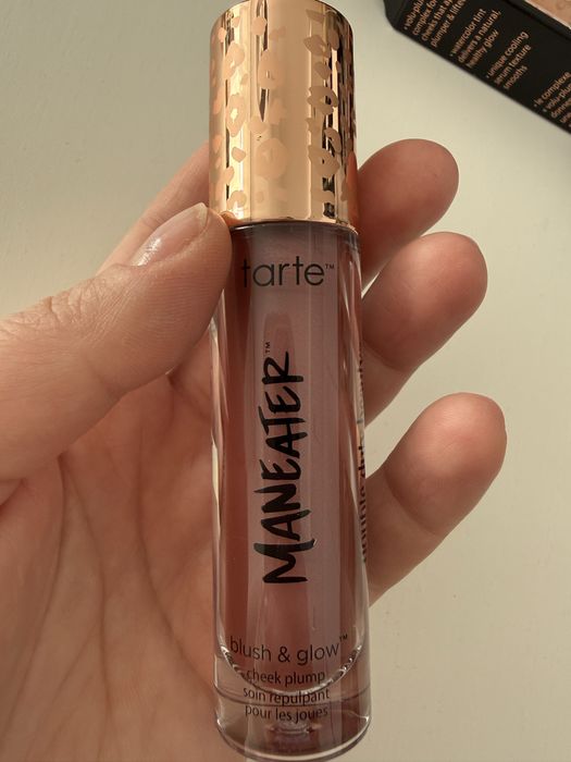 TARTE rozświetlający róż w płynie