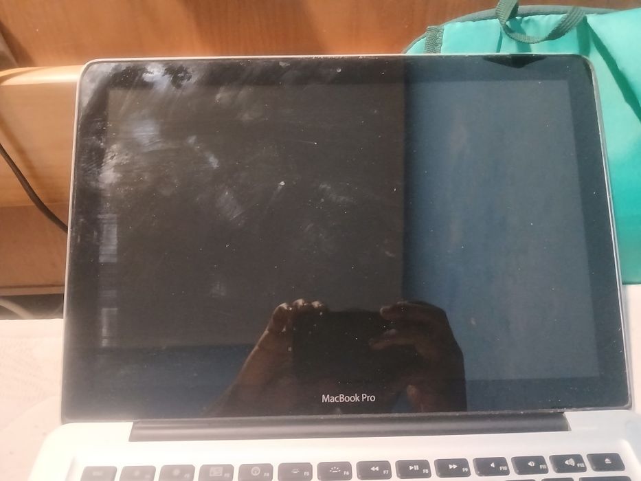 Tenho esse mac da Apple ( para peças) s/ carregador