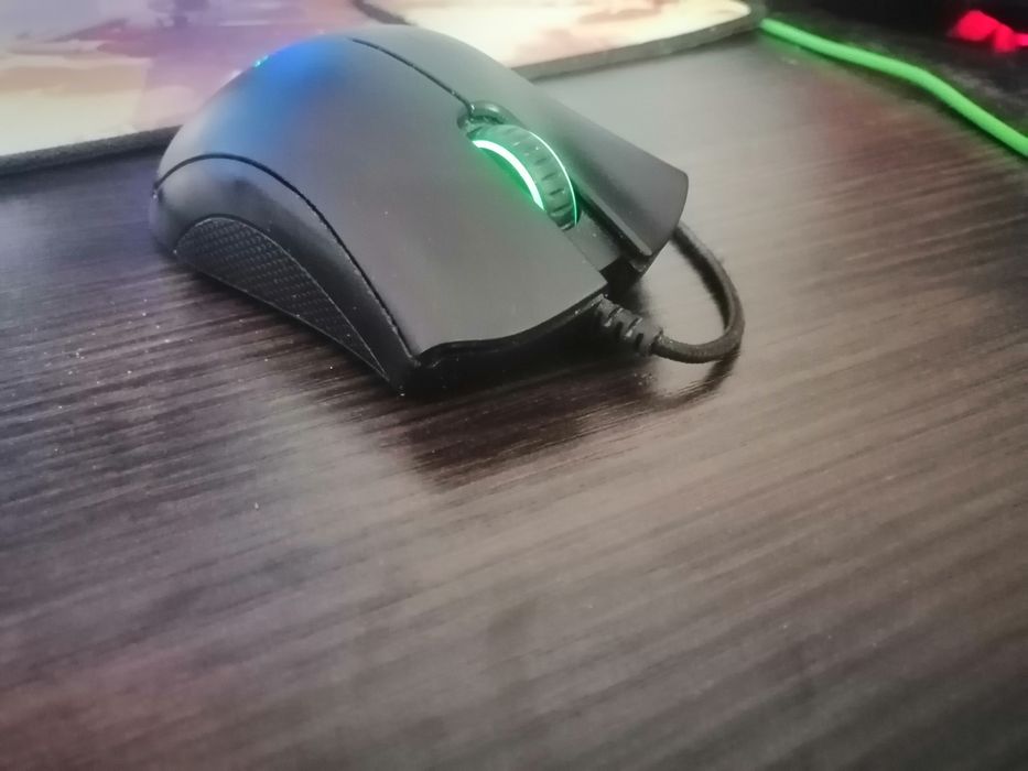 Продаю мишку Razer DeathAdder Essential