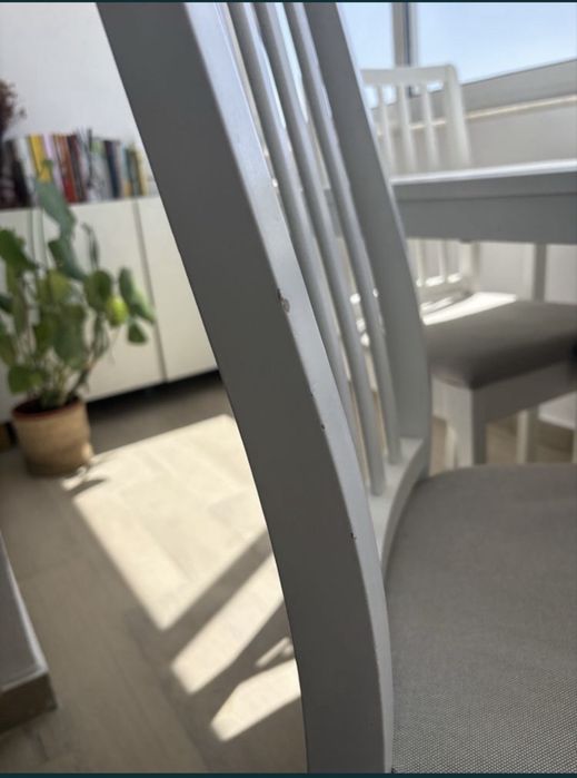 Conjunto mesa e 4 cadeiras