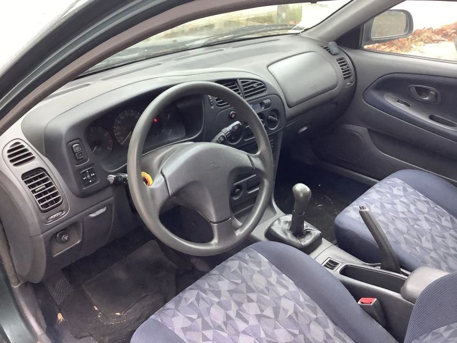 Mitsubishi Colt 1.3i 75cv 1997 - Para peças