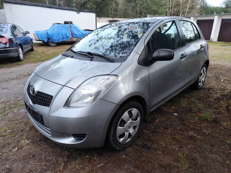 Toyota Yaris II lakier 1F8 maska