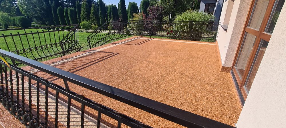 Kamienny dywan schody balkon Żywica Posadzki żywiczne