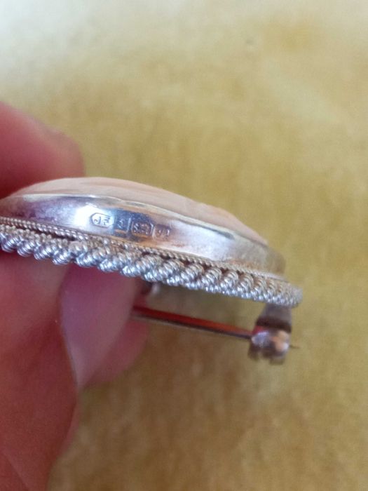 Винтажная серебряная камея на раковине