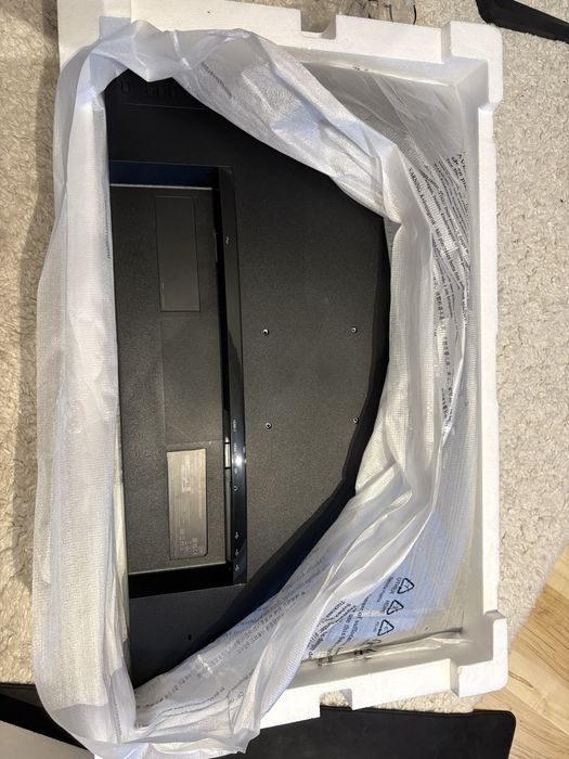 Monitor IIYama 32 cale