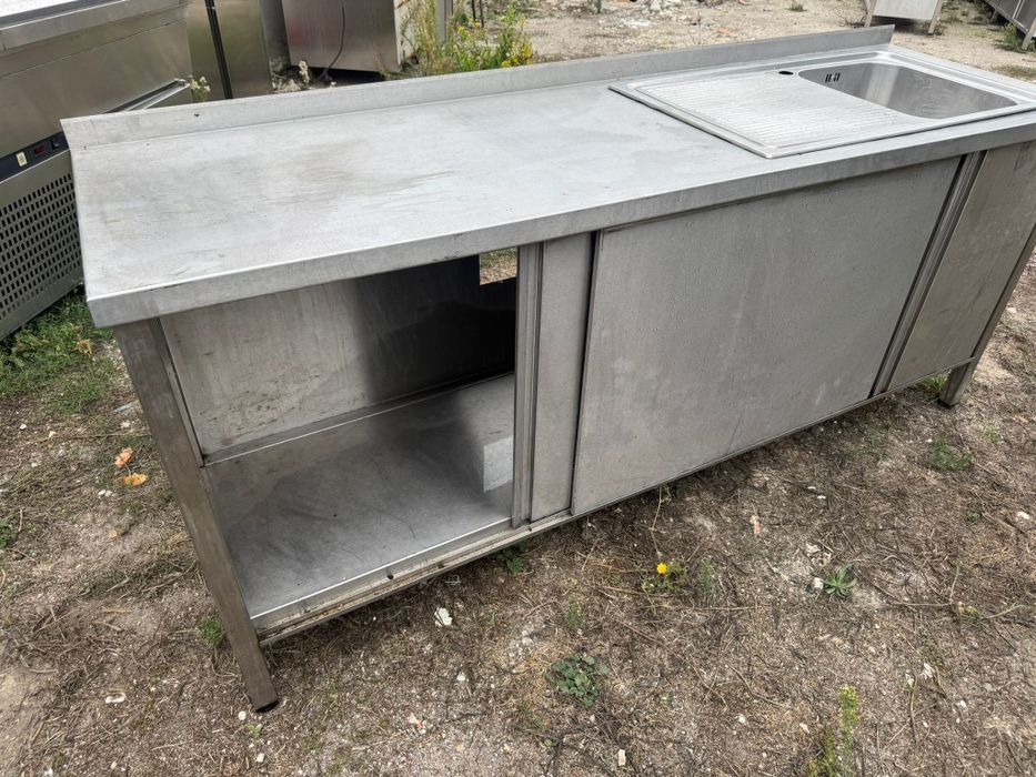 Bancada com pia fechada