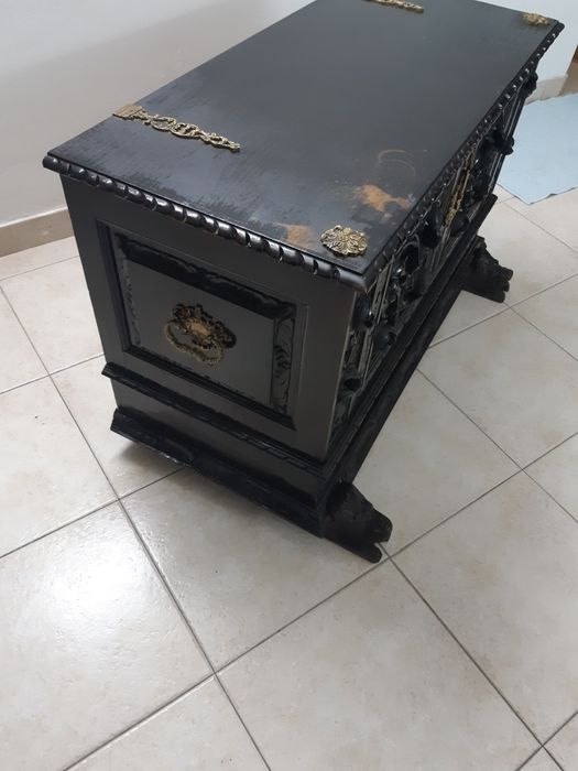Arca antiga madeira trabalhada