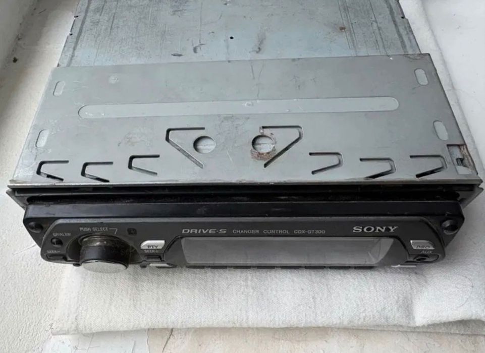 Автомагнитола Sony CDX-GT300