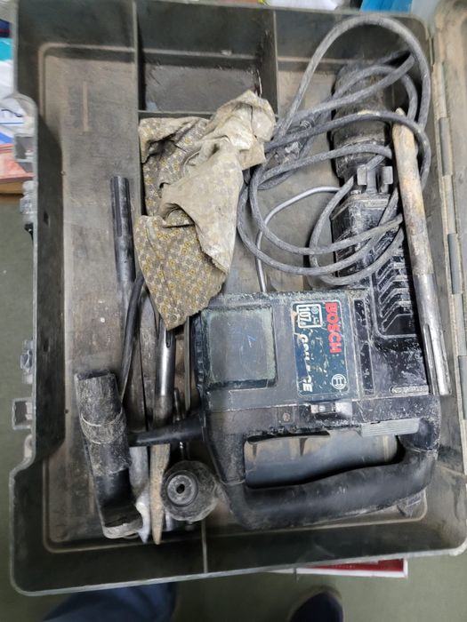 Recheio de armazém de canalizador com muito material