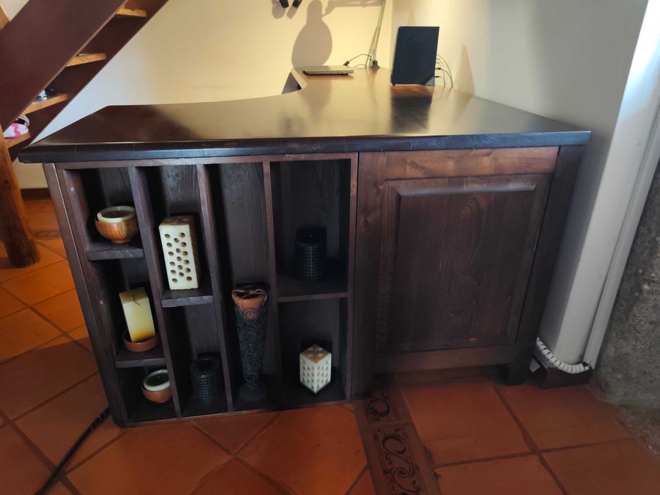 Secretária em madeira maciça