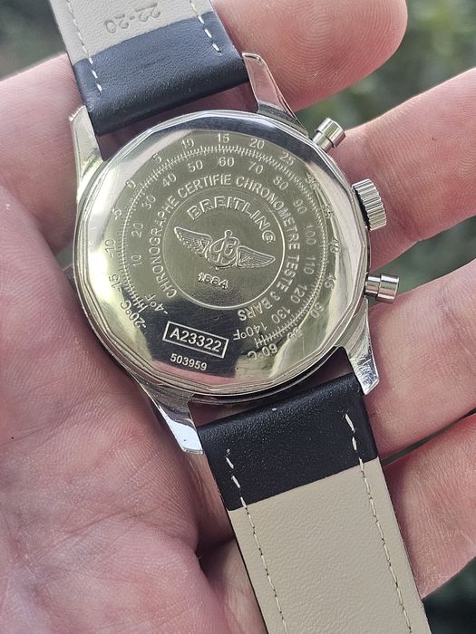 У продажу Breitling