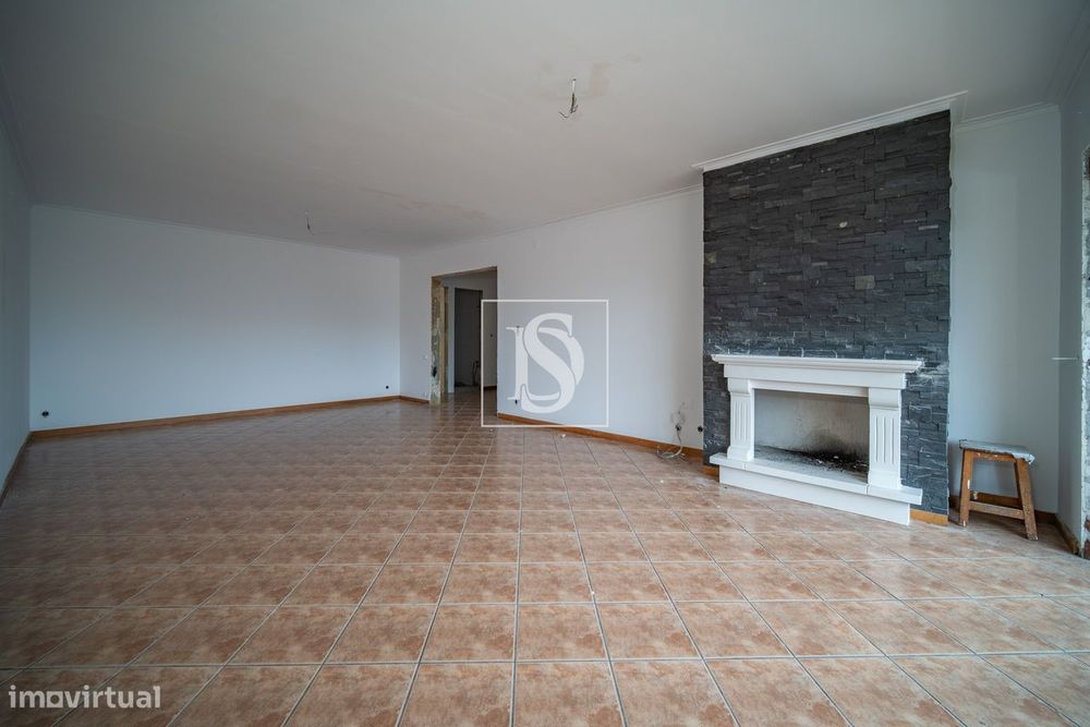 Moradia T3 em Banda, c/ 284m2