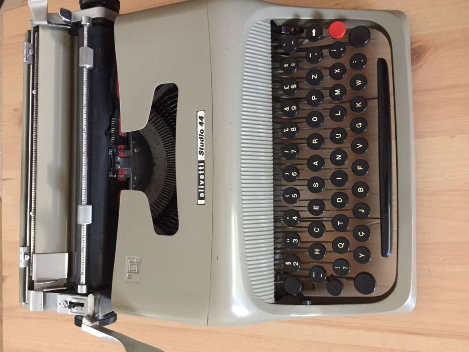 * Olivetti Studio 44 ** Underwood Four Banks