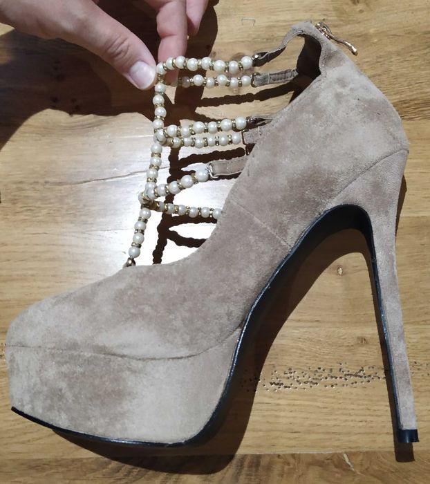 Elegant-Look Shoes Size 40