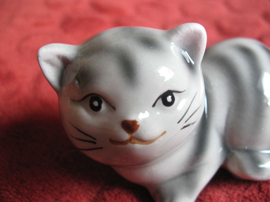KOT - pręgowany 6 x 4 x 8 cm Figurka z porcelany
