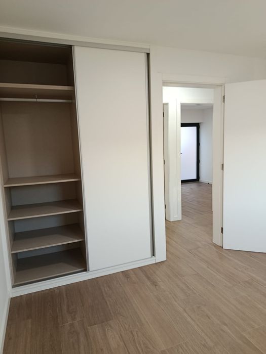 Alugo casa T2 com garagem