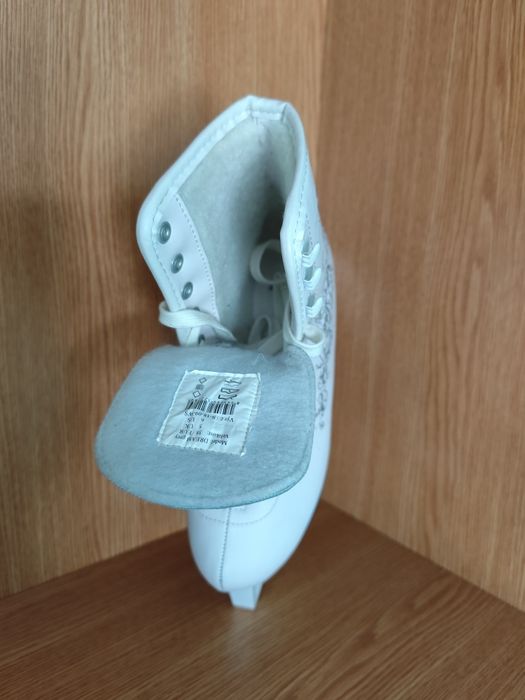 Коньки женские б/у