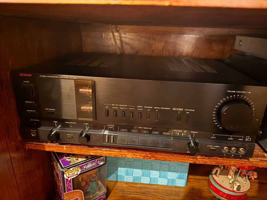 Amplificador Híbrido Luxman LV-105u