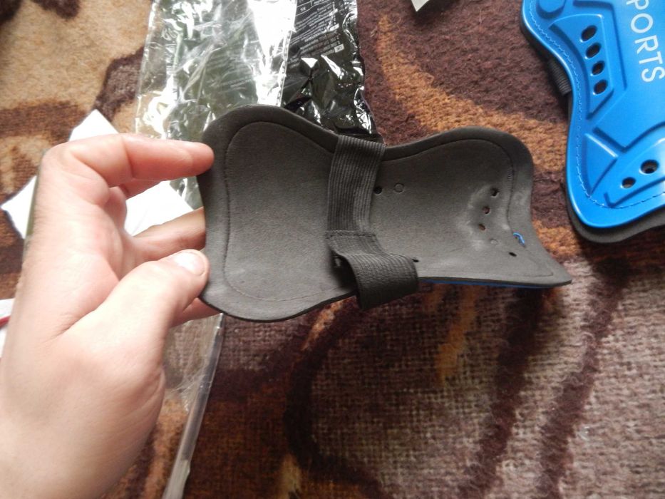 Wyprzedaż->Ochraniacze na piszczele piłki nożnej + getry WADA OPIS!